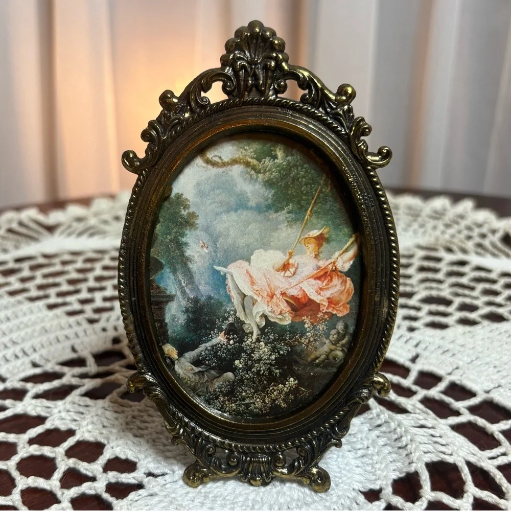 Antique Victorian Photo Frame Ornate Floral Scrolled Gold Brass Vintage Picture